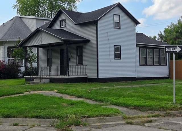 Property at 900 Lafayette Ave, Mattoon, IL 61938, 3 beds, 1.5 baths