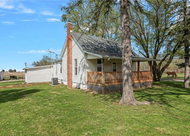 Property at 9 Magnolia St, Pana, IL 62557, 2 beds, 1 bath