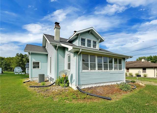 Property at 3604 Western Ave, Mattoon, IL 61938, 4 beds, 2 baths