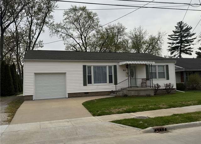 Property at 911 Saint Anthony Ave, Effingham, IL 62401, 3 beds, 1 bath