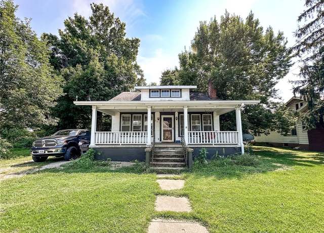 Property at 304 E Union St, West Union, IL 62477, 3 beds, 2 baths