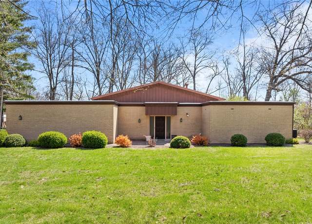 Property at 1242 N Main St, Paris, IL 61944, 2 beds, 2 baths