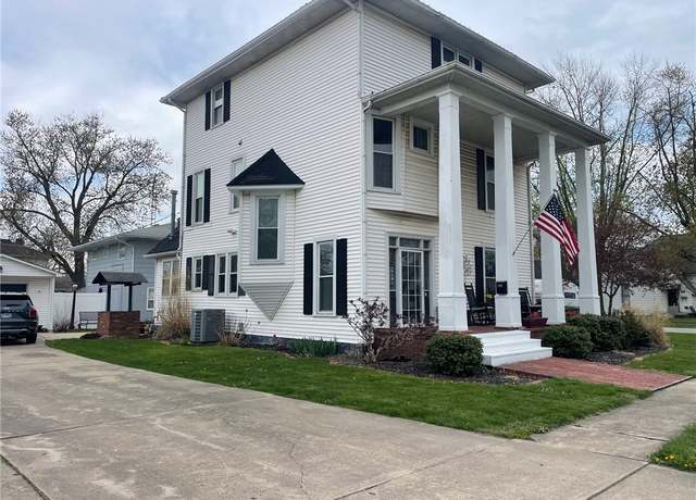 Property at 106 E Adams Ave, Casey, IL 62420, 5 beds, 2.5 baths