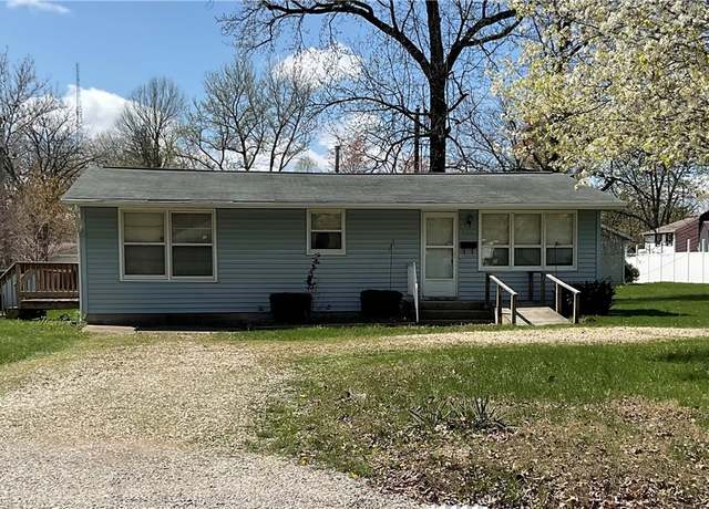 Property at 915 S Glenwood St, Effingham, IL 62401, 2 beds, 1 bath