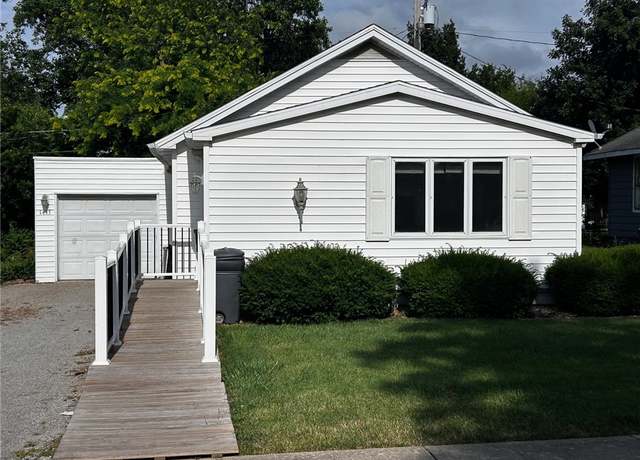 Property at 1413 13th St, Charleston, IL 61920, 2 beds, 1 bath