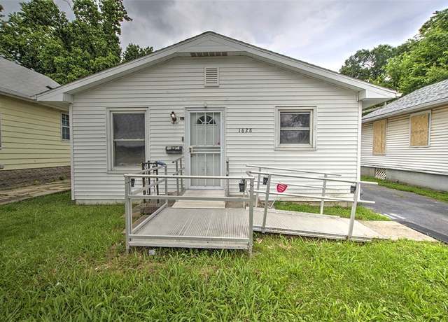 Property at 1628 N Oakland Ave, Decatur, IL 62526, 3 beds, 1 bath