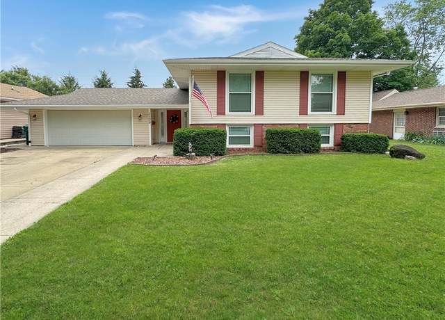 Property at 1109 Stinson Ave, Mattoon, IL 61938, 5 beds, 3 baths