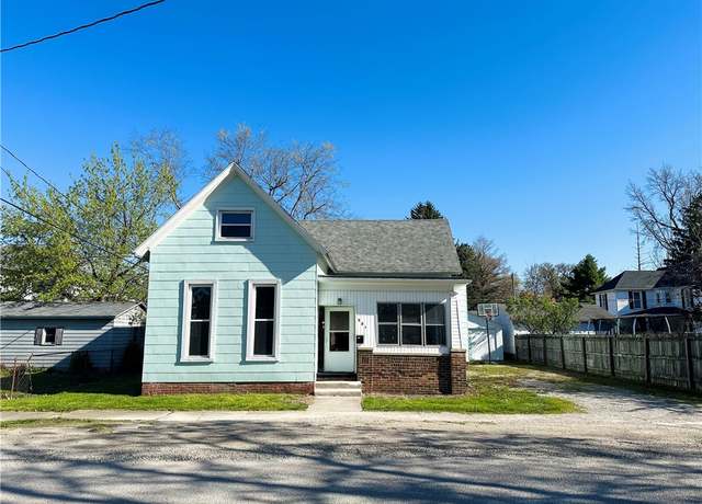 Property at 221 W Elizabeth St, Paris, IL 61944, 4 beds, 1.5 baths