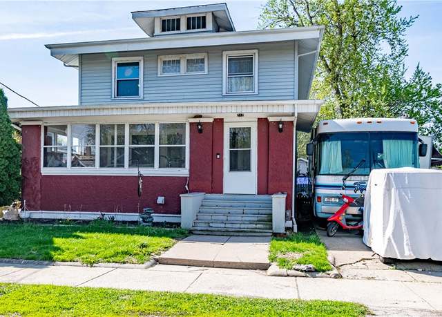 Property at 212 W Washington St, Maroa, IL 61756, 4 beds, 2.5 baths