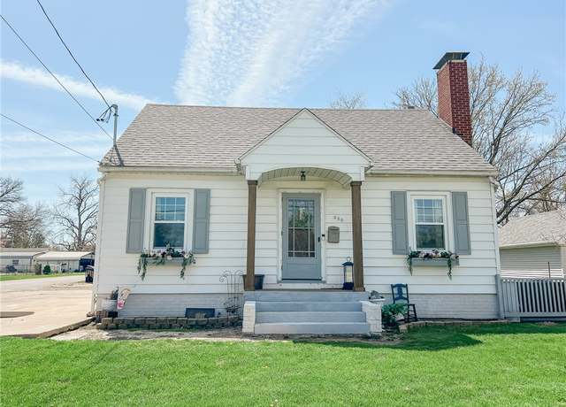 Property at 320 E Jasper St, Paris, IL 61944, 3 beds, 1 bath