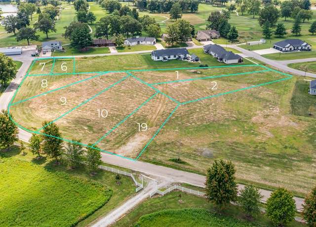 Property at 8 N Country Club Rd, Effingham, IL 62401