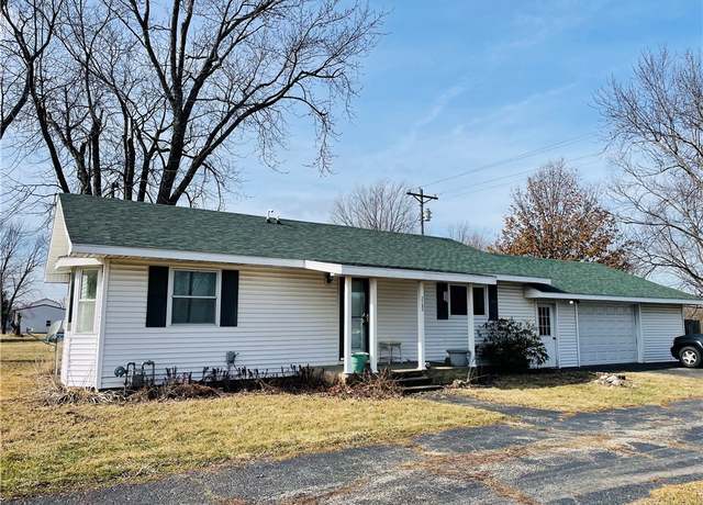 Property at 2105 E County Road 250n, Mattoon, IL 61938, 3 beds, 1.5 baths