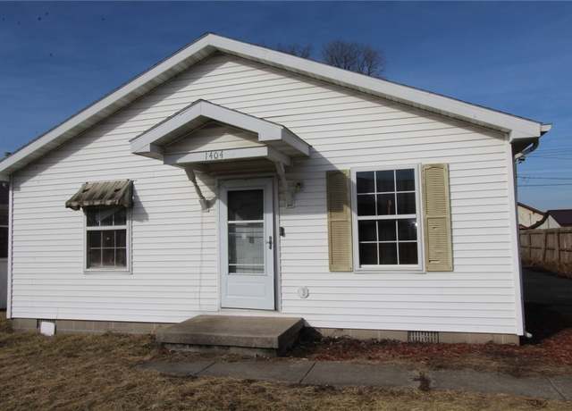 Property at 1404 Dewitt Ave, Mattoon, IL 61938, 3 beds, 1 bath