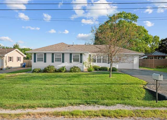 Property at 702 E Blackburn St, Paris, IL 61944, 3 beds, 1.5 baths