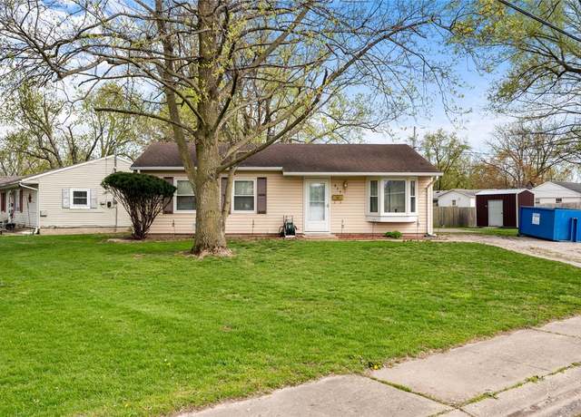 Property at 824 W Madison St, Paris, IL 61944, 3 beds, 1 bath