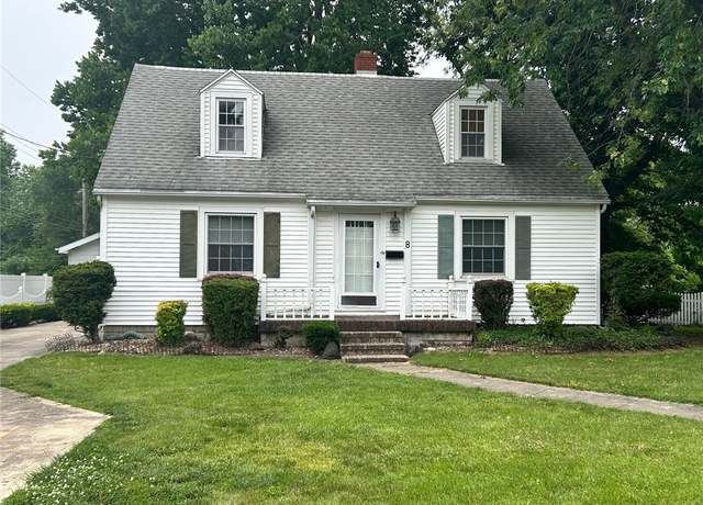 Property at 8 Noyes Ct, Mattoon, IL 61938, 3 beds, 1.5 baths