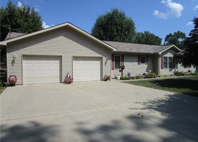Property at 706 S Spruce St, Pana, IL 62557, 3 beds, 2 baths