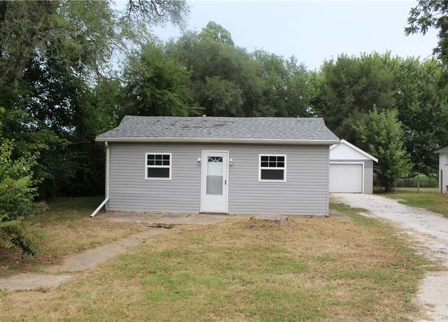 Property at 1807 Batestown Rd, Danville, IL 61832, 3 beds, 2 baths