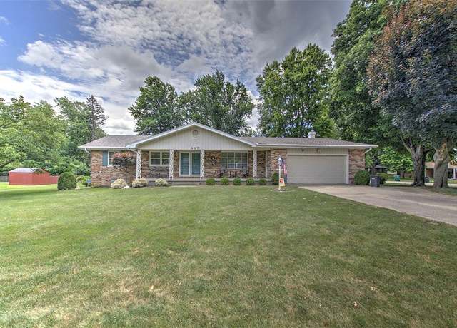 Property at 447 Crestline Dr, Decatur, IL 62526, 4 beds, 3 baths