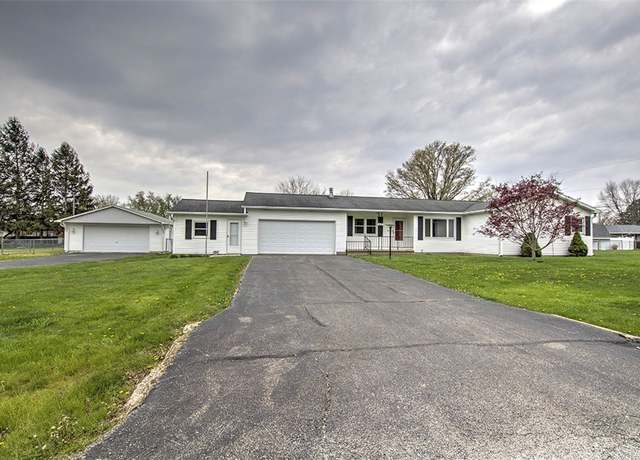 Property at 425 Maddox Dr, Mt. Zion, IL 62549, 3 beds, 2 baths