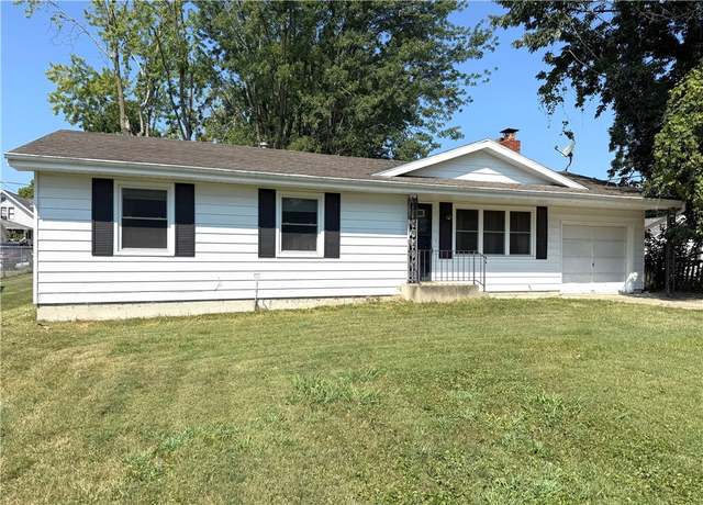 Property at 1005 S Third St, Effingham, IL 62401, 3 beds, 2.5 baths