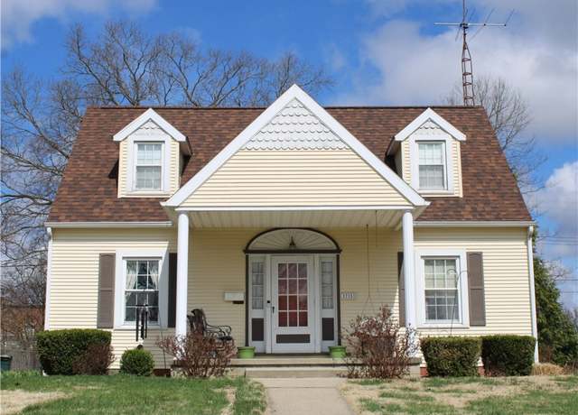 Property at 715 W South 1st St, Shelbyville, IL 62565, 3 beds, 1.5 baths