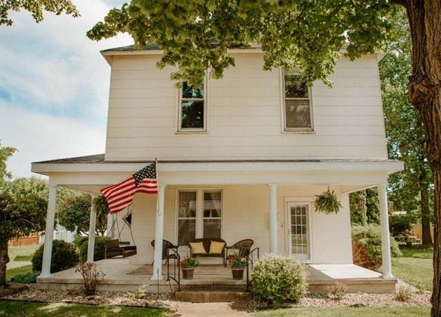 Property at 403 Maple St, Marshall, IL 62441, 4 beds, 2 baths