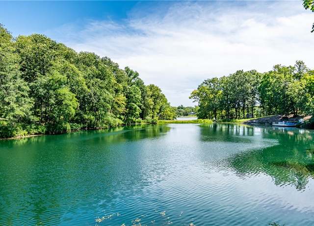 Property at 4220 S Lake Ct, Decatur, IL 62521