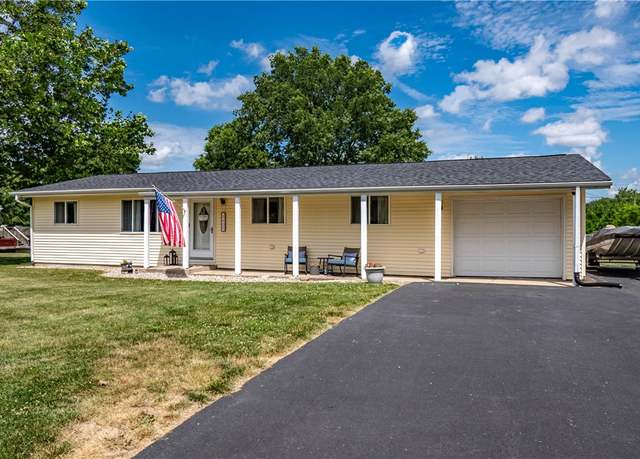 Property at 2430 Baker Ln, Decatur, IL 62526, 3 beds, 1 bath