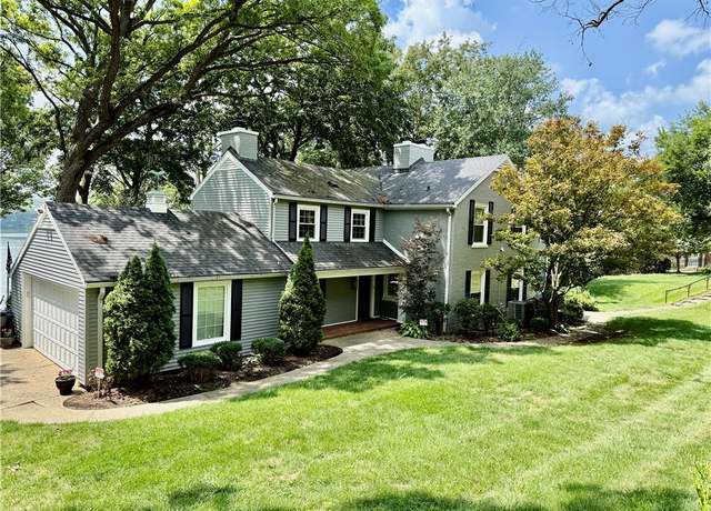 Property at 409 Southmoreland Pl, Decatur, IL 62521, 4 beds, 3.5 baths