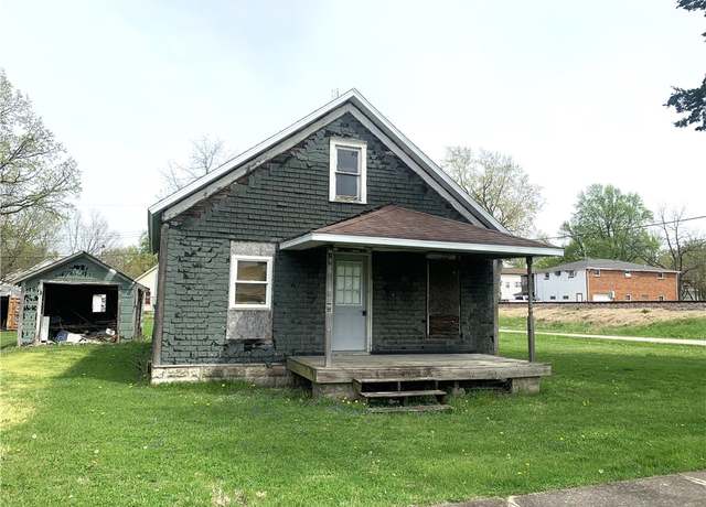 Property at 2 N Carr St, Pana, IL 62557, 1 bed, 1 bath
