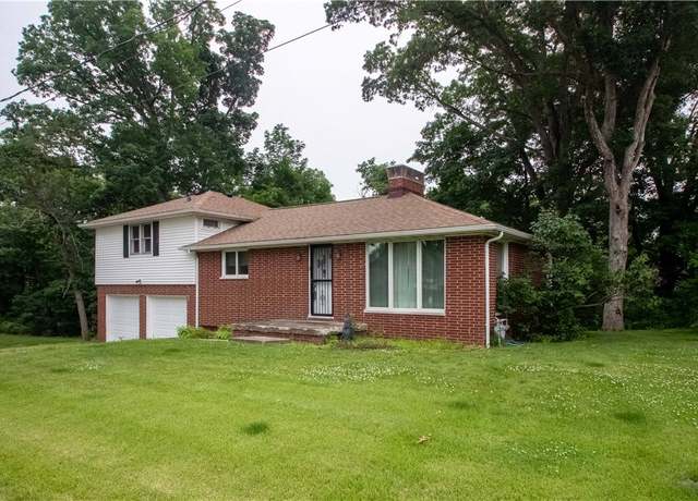 Property at 8 Kenwood Dr, Danville, IL 61832, 2 beds, 2 baths