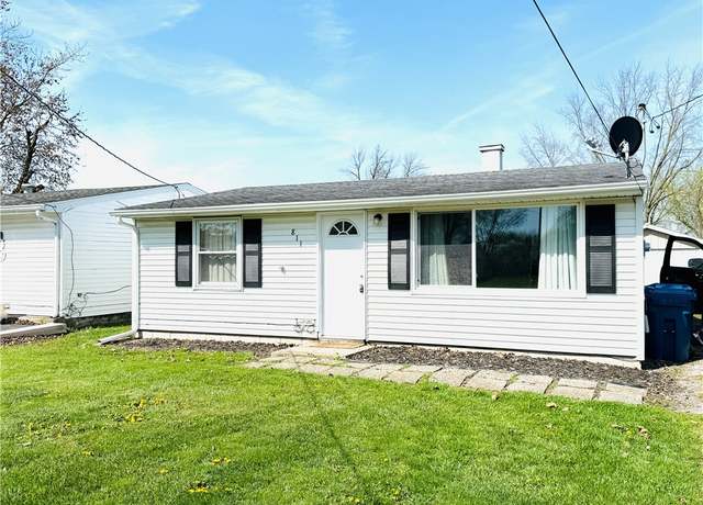Property at 811 N 3rd St, Hoopeston, IL 60942, 2 beds, 1 bath