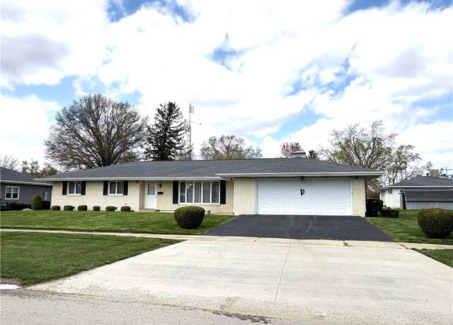 Property at 108 W Samuel St, Assumption, IL 62510, 3 beds, 2 baths