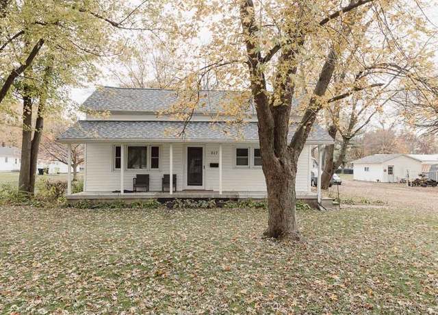 Property at 317 Madison St, Moweaqua, IL 62550, 3 beds, 1 bath