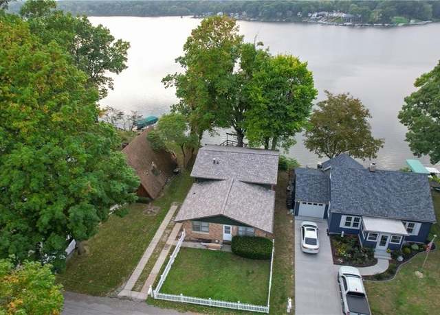 Property at 104 Lakeside Dr, Danville, IL 61832, 3 beds, 1.5 baths