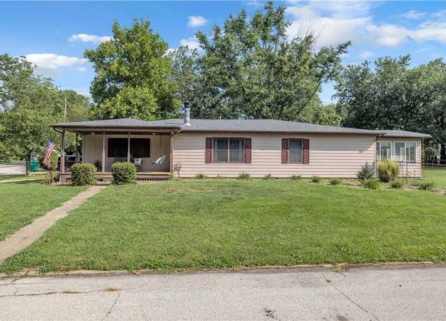 Property at 2090 Solar Ave, Decatur, IL 62526, 3 beds, 2.5 baths