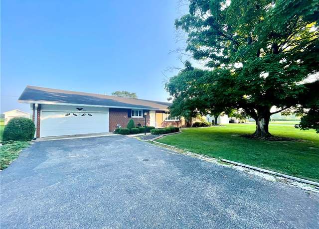 Property at 1717 Archer Ave, Marshall, IL 62441, 3 beds, 2 baths