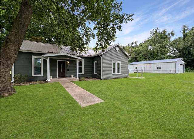 Property at 2421 Charleston Ave, Mattoon, IL 61938, 3 beds, 1 bath