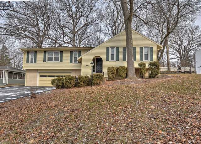 Property at 406 Southmoreland Pl, Decatur, IL 62521, 4 beds, 3 baths