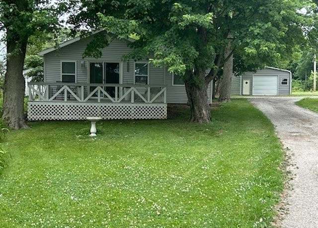 Property at 3221 E Lake Paradise Rd, Mattoon, IL 61938, 2 beds, 1 bath