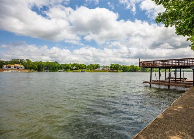 Property at 14915 N 8th Ave, Effingham, IL 62401, 3 beds, 2.5 baths