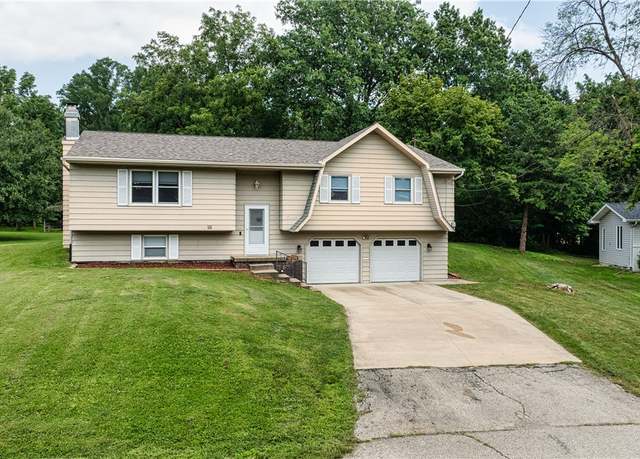 Property at 3146 Lake Bluff Dr, Decatur, IL 62521, 3 beds, 2.5 baths
