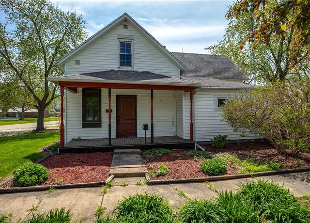 Property at 801 Broadway Ave, Windsor, IL 61957, 3 beds, 1 bath