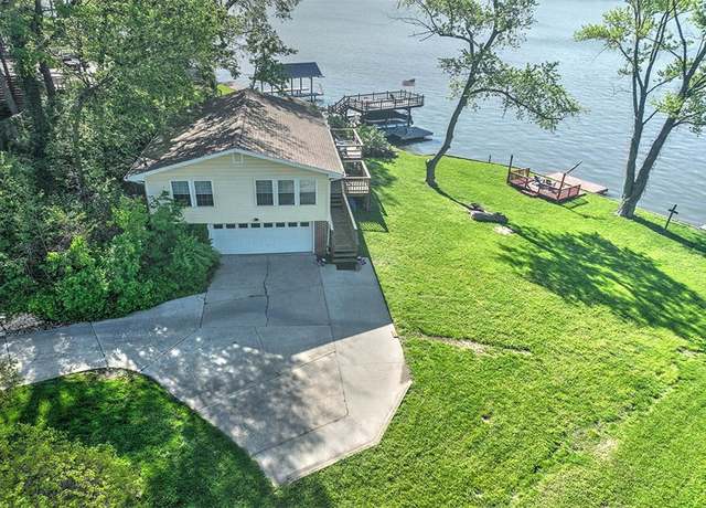 Property at 410 Lakeview Ln Ln, Decatur, IL 62521, 3 beds, 1 bath