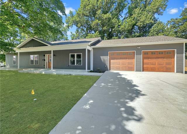 Property at 1100 Marshall Ave, Mattoon, IL 61938, 3 beds, 2.5 baths