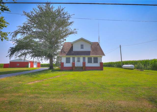 Property at 3031 Heritage Rd, Decatur, IL 62521, 3 beds, 1 bath