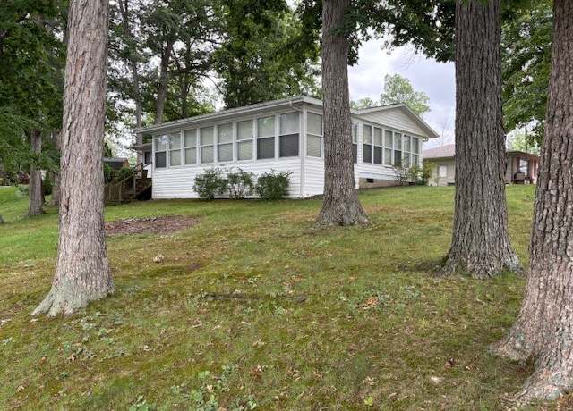 Property at 9238 E Best Ct, Effingham, IL 62401, 3 beds, 1 bath