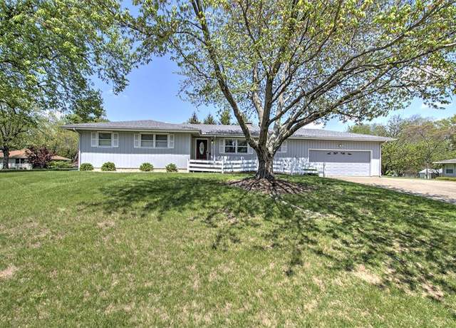 Property at 448 Crestline Dr, Decatur, IL 62526, 3 beds, 2 baths