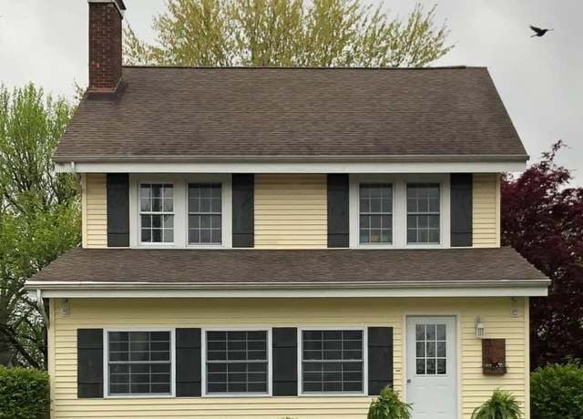 Property at 318 W Adams St, Taylorville, IL 62568, 4 beds, 1.5 baths